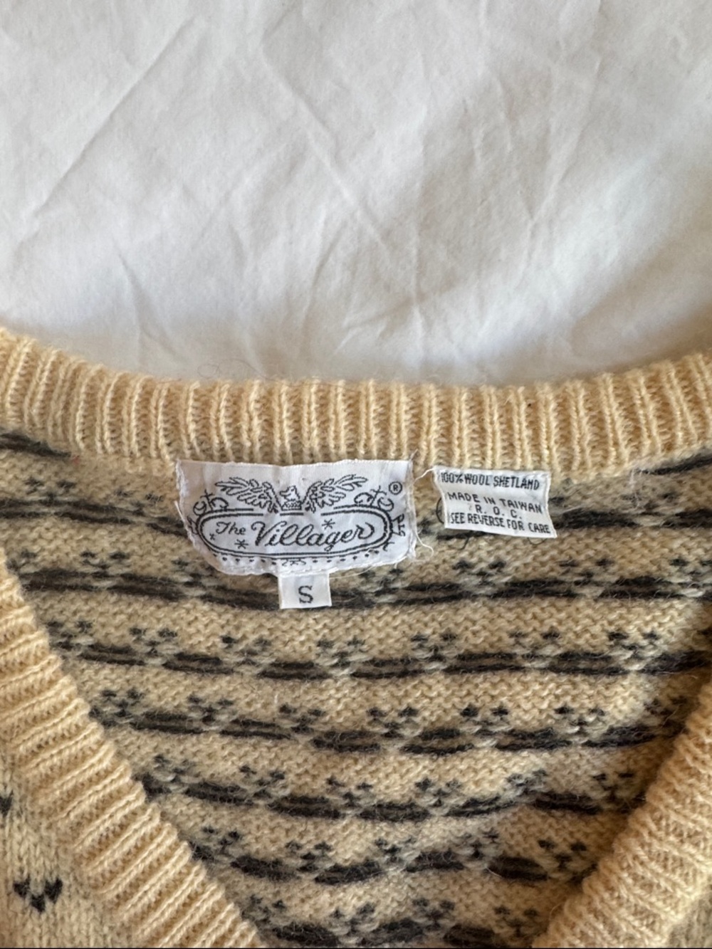 Vintage 100% Shetland Wool Sweater Vest with Cats, size S - Picture 2 of 5